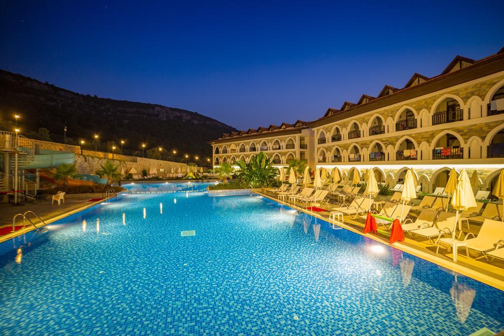 Ramada By Wyndham Akbuk 4*