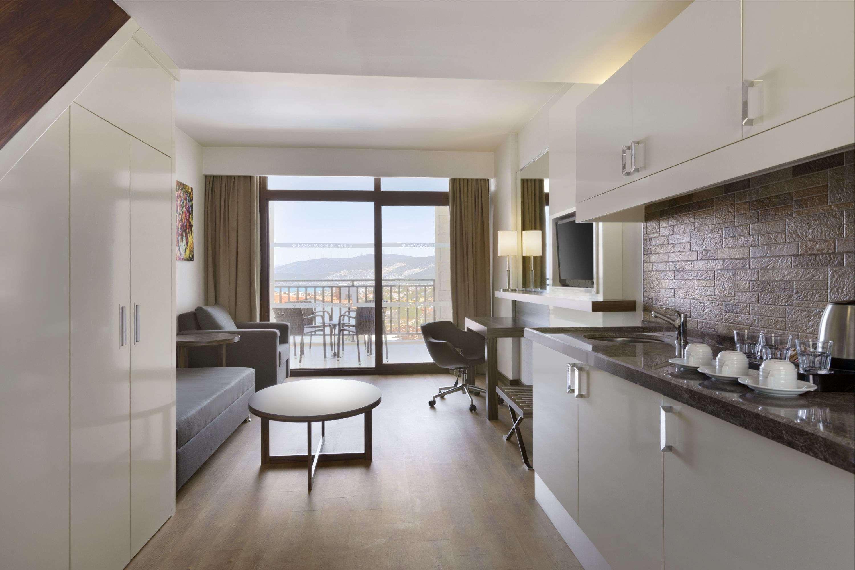 Hotel Ramada By Wyndham Akbuk