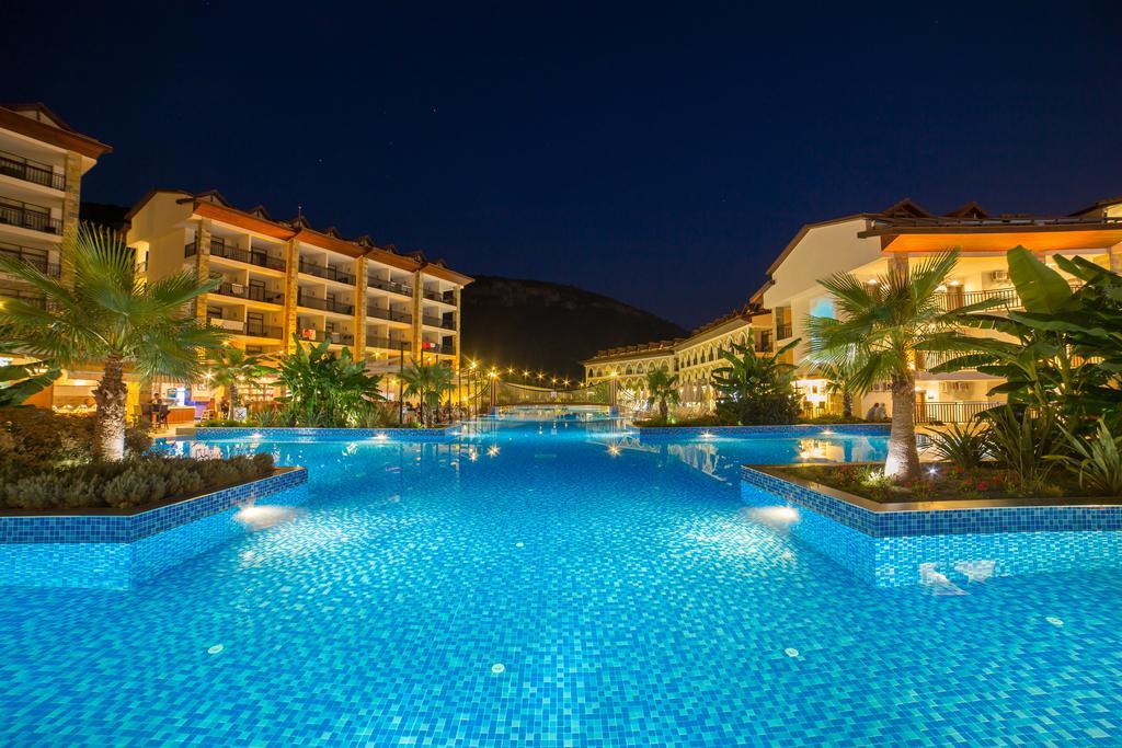 Ramada By Wyndham Akbuk Hotel